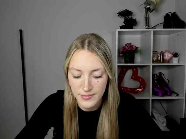 EvelynBlond26