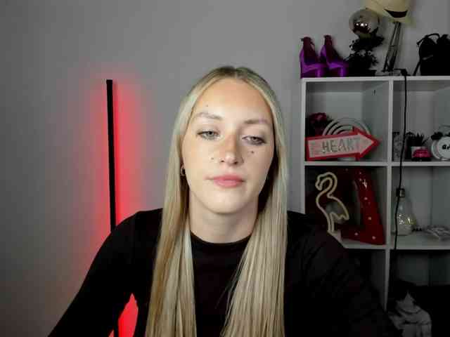 EvelynBlond26