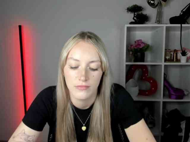 EvelynBlond26