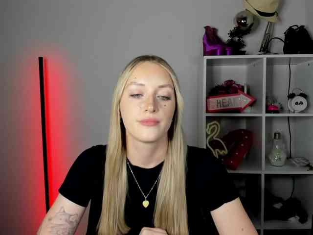EvelynBlond26