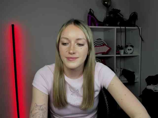 EvelynBlond26