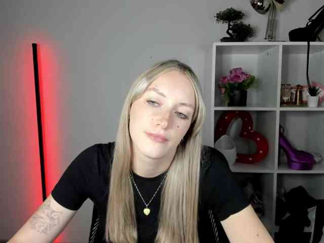 EvelynBlond26