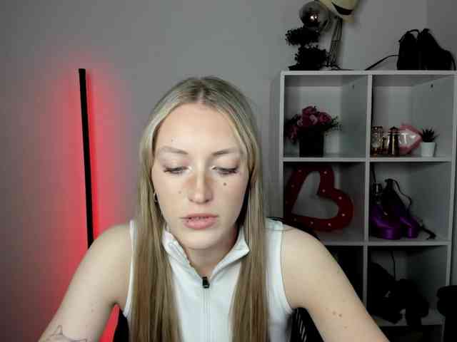 Model: EvelynBlond26