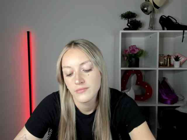 EvelynBlond26