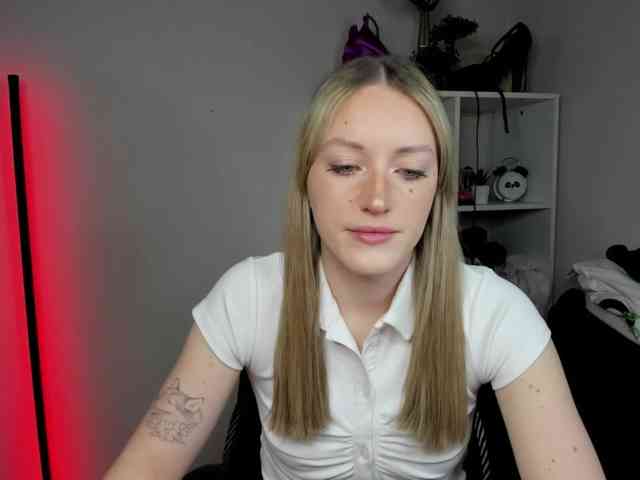 EvelynBlond26