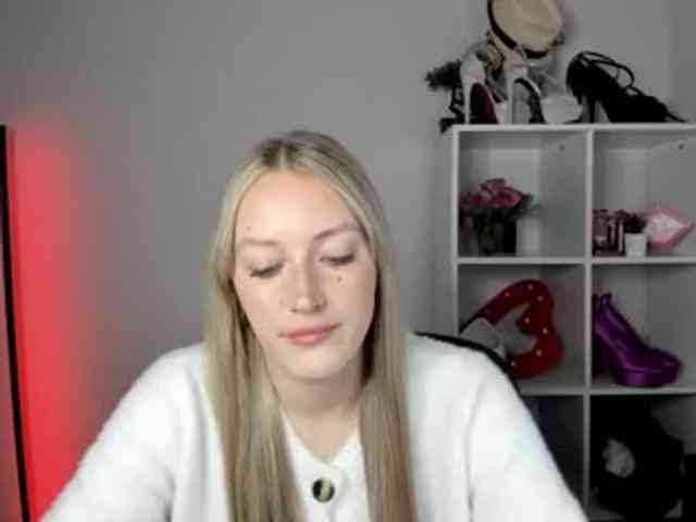 EvelynBlond26