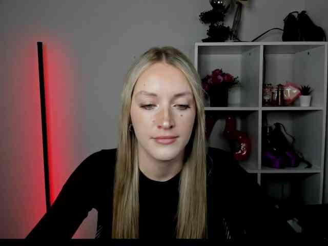 Model: EvelynBlond26
