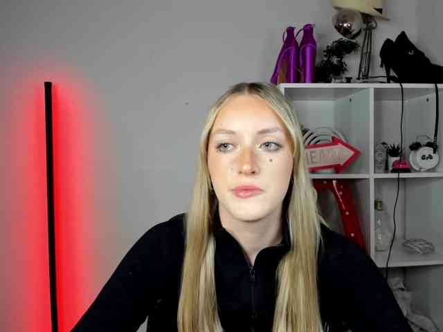 EvelynBlond26