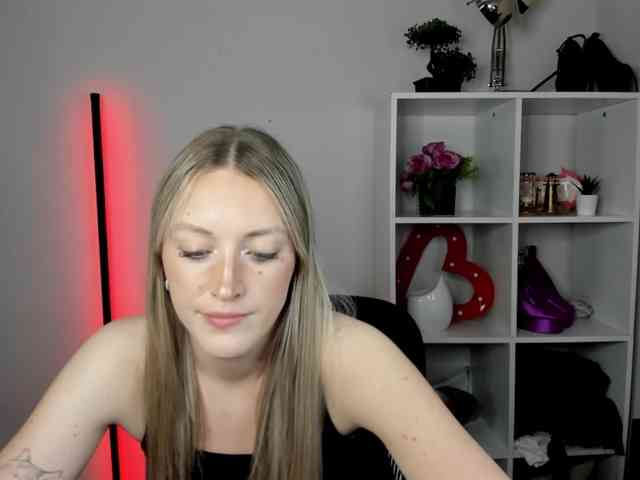 Model: EvelynBlond26