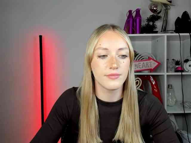 EvelynBlond26