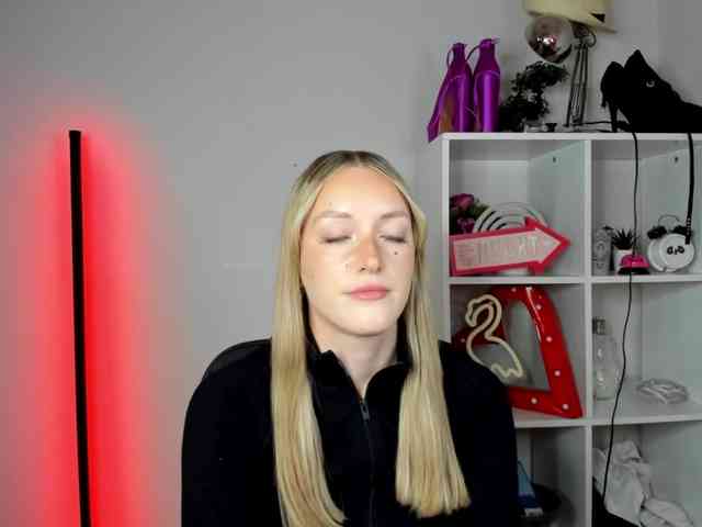 EvelynBlond26