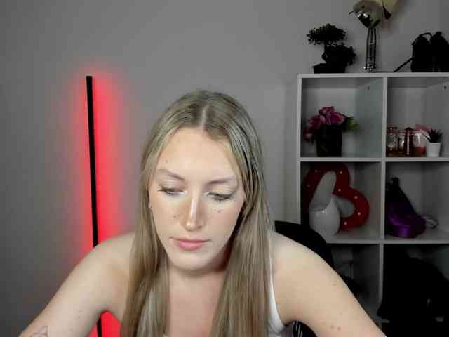 Model: EvelynBlond26