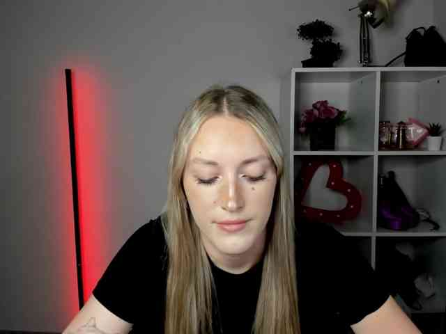 Model: EvelynBlond26