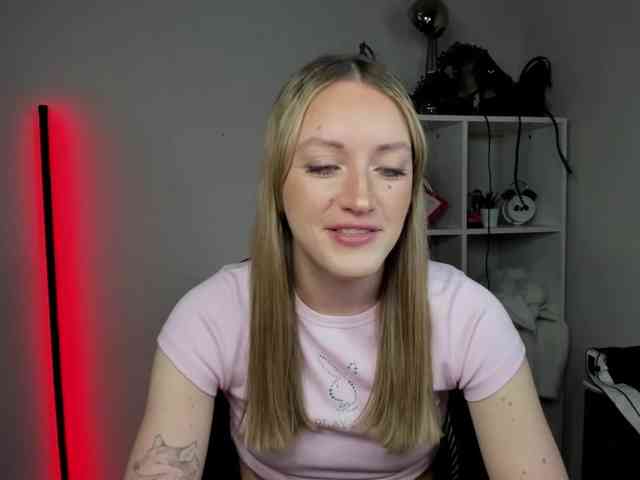EvelynBlond26