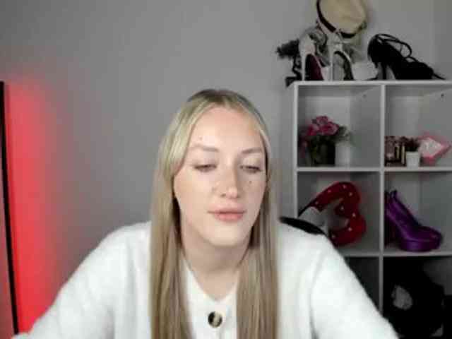 Model: EvelynBlond26