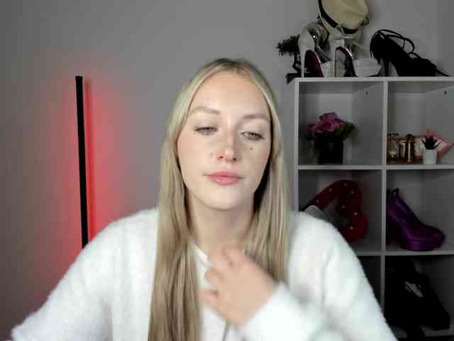 EvelynBlond26