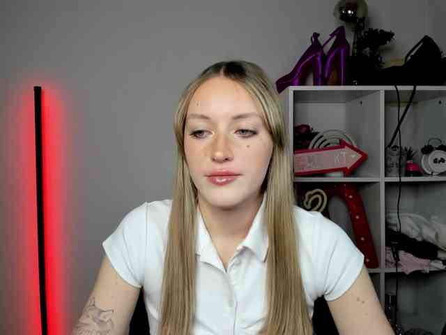 EvelynBlond26
