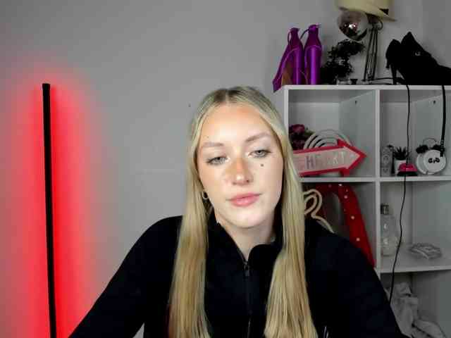 EvelynBlond26