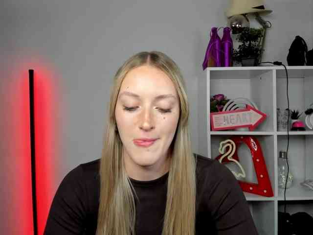 EvelynBlond26