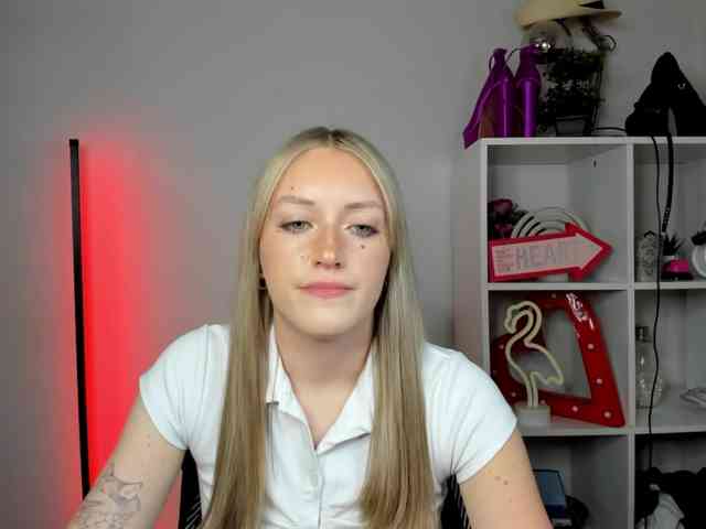 EvelynBlond26
