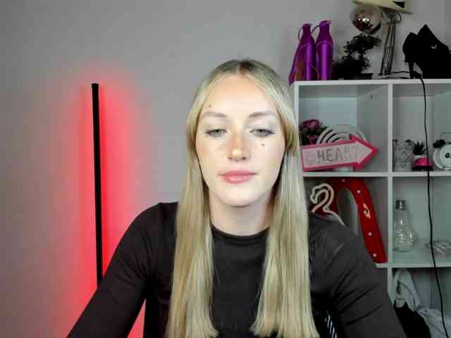 EvelynBlond26