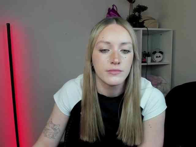 EvelynBlond26