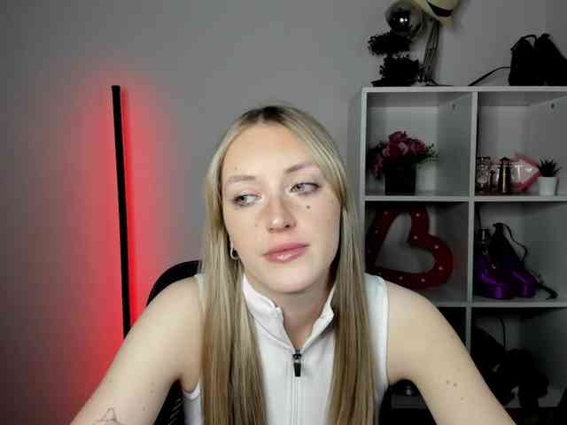 Model: EvelynBlond26