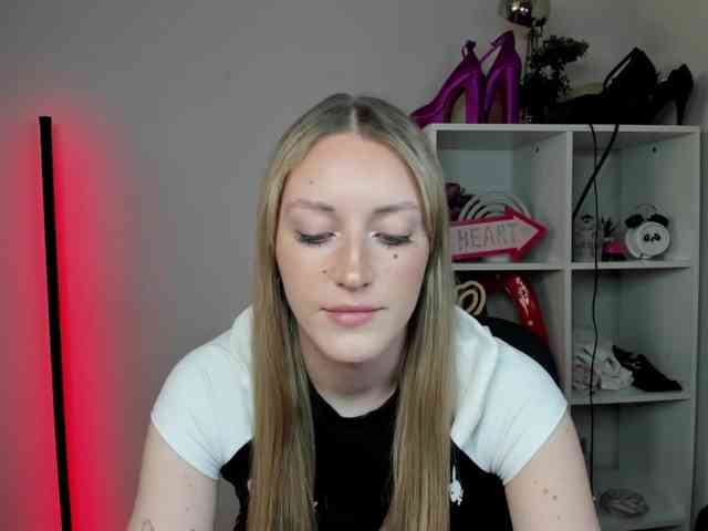EvelynBlond26