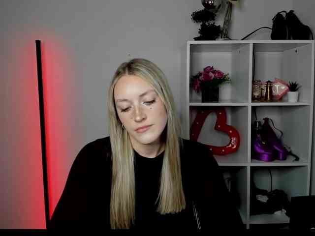 EvelynBlond26