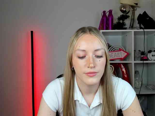 EvelynBlond26