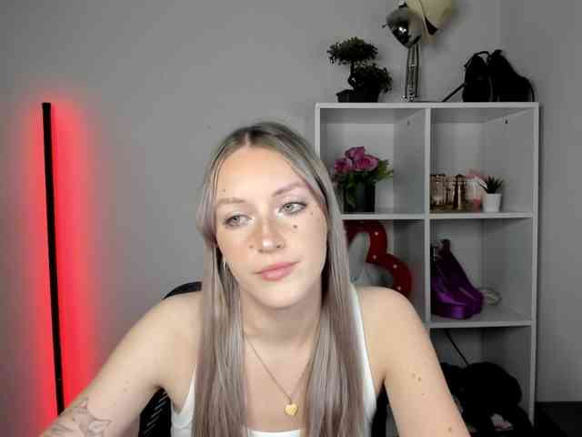 Model: EvelynBlond26