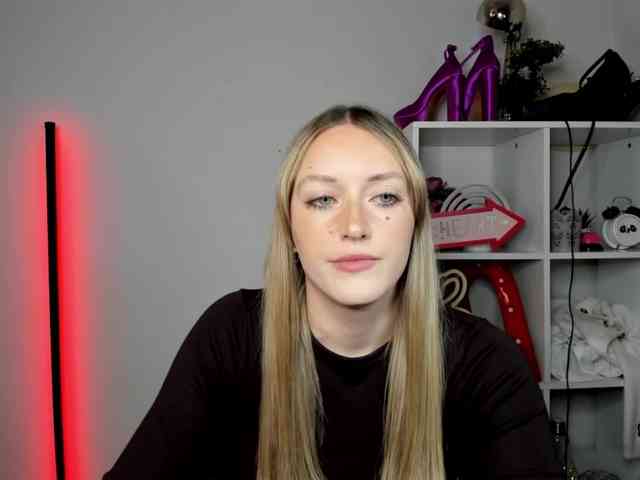 EvelynBlond26
