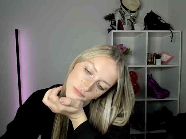 EvelynBlond26