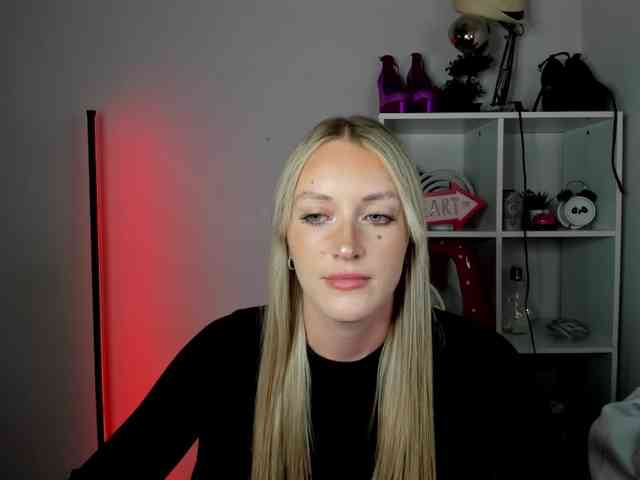 Model: EvelynBlond26