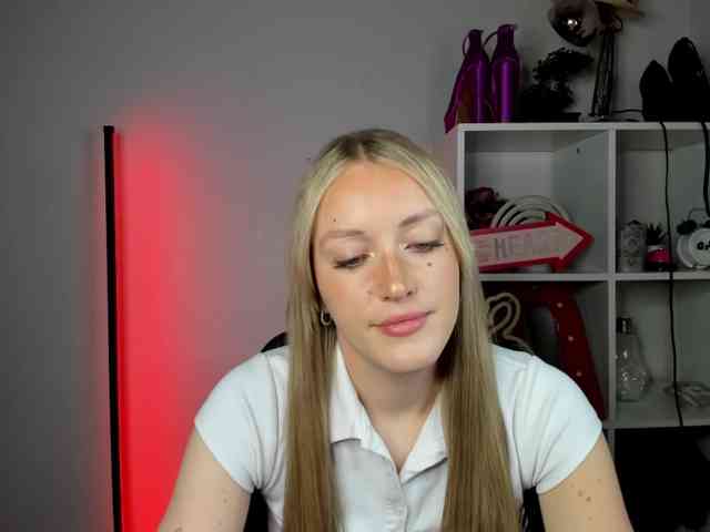 EvelynBlond26