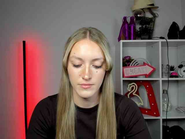 EvelynBlond26