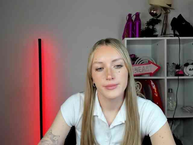 EvelynBlond26