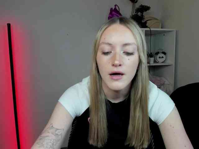 EvelynBlond26