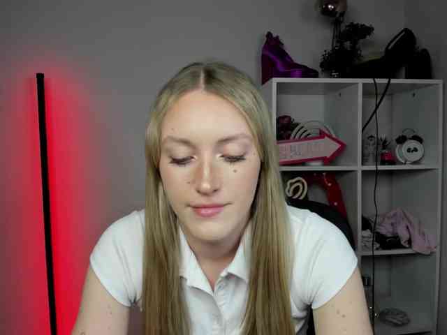 EvelynBlond26
