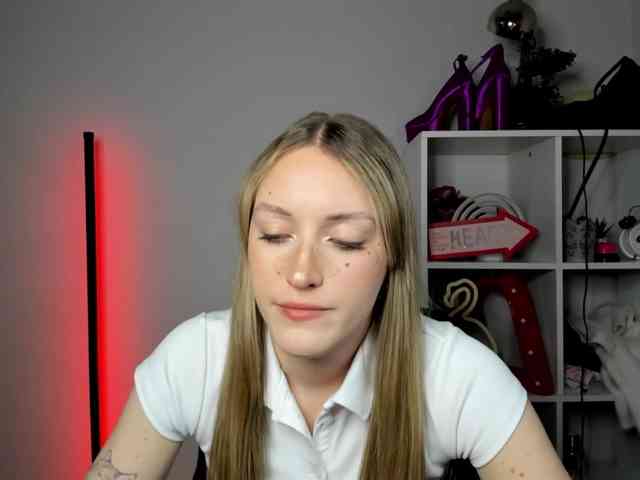 EvelynBlond26