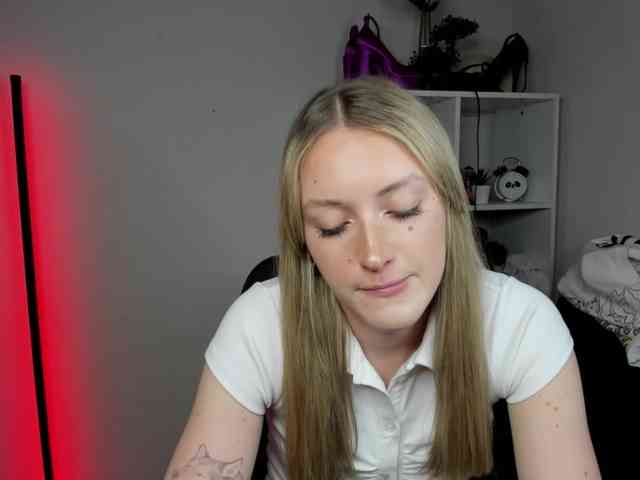 EvelynBlond26