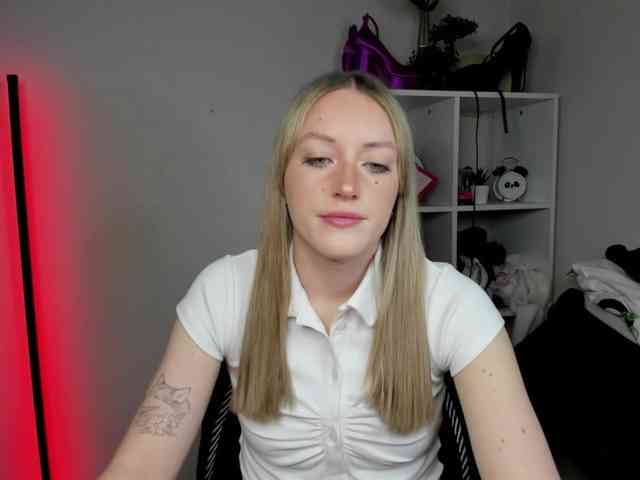 EvelynBlond26