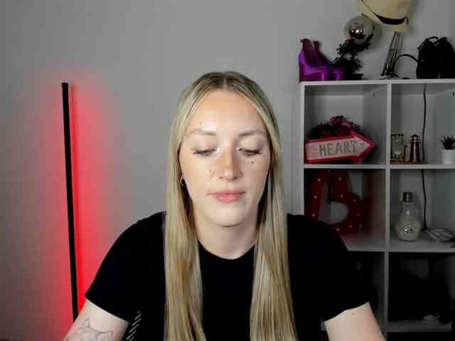 Model: EvelynBlond26