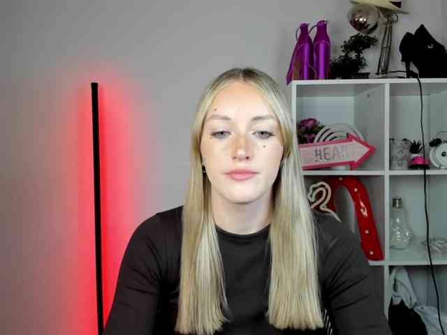 EvelynBlond26