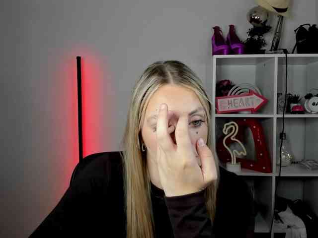 EvelynBlond26