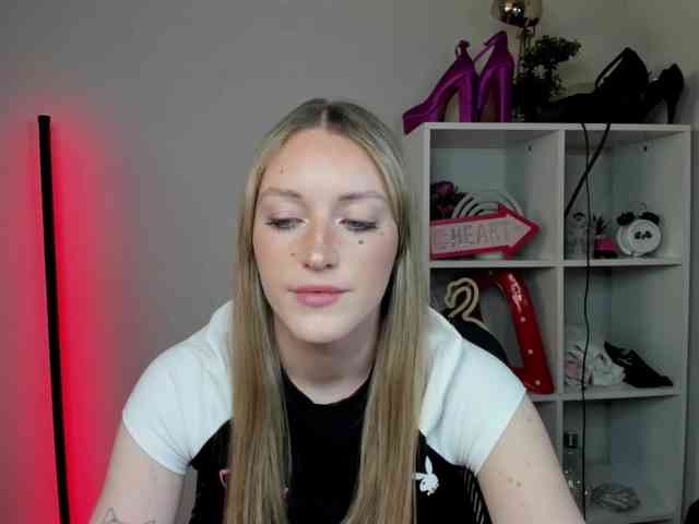 EvelynBlond26