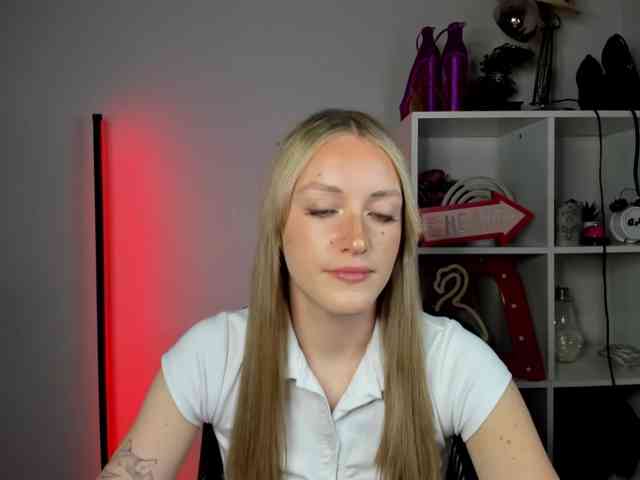 EvelynBlond26