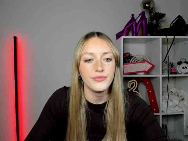 EvelynBlond26