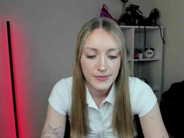 EvelynBlond26