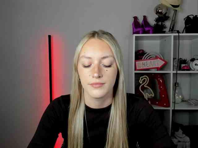 EvelynBlond26